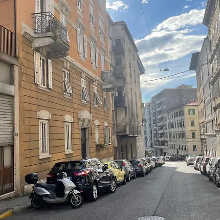 La Casa Di Peppe Lägenhet Trieste